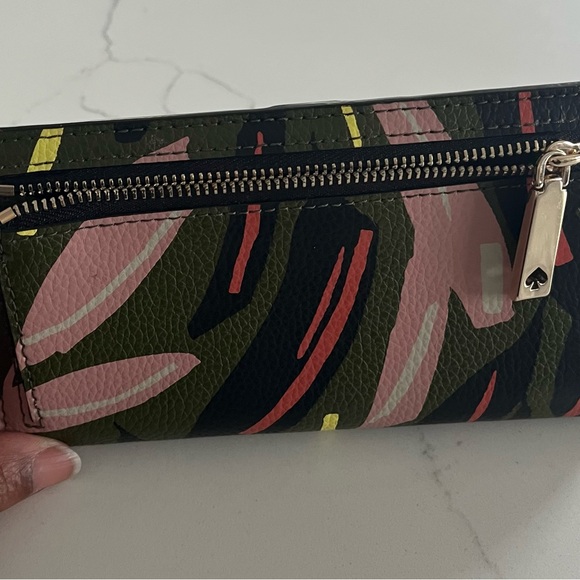 Kate Spade wallet - Picture 4 of 4
